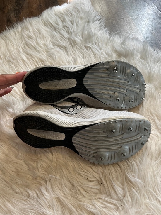 WOMEN Saucony Track Spikes Women’s 7.5 White Sprint Racing Shoes Lightweight
